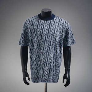 dior迪奥Cd 25Ss满印提花Logo针织短袖T恤 原版原价8160购入 毛料采用7针进口机编织制造 采用含羊毛含量纱线 纱线定染 花纹经过3次打版还原一致