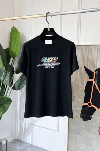 lv 2025Ss蛇年贺岁款春夏精品短袖T恤 官网同步 高端品质 定制顶级丝光棉面料，顶级大厂1:1制作，时尚大牌重工艺Logo设计，手感柔软细腻 穿着亲肤舒适