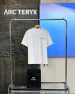 110 高品质、雪梨纸精包装 arc’Teryx始祖鸟短袖T恤前后油墨印花半袖上衣男女同款 arctertx今年势不可挡，颠覆传统的户外设计。 采用官网一比一百