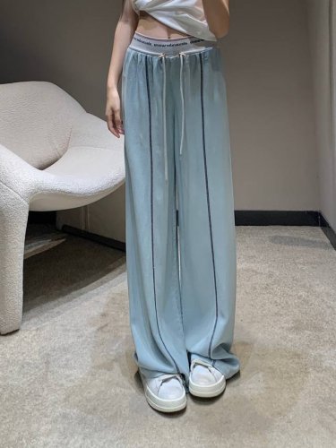 alexand*R Wang 25Ss春夏新款 天丝抽绳牛仔阔腿裤丨独家高版出品！上身超舒服的薄料软牛仔纸片裤子来啦～这条牛仔裤绝对是今年必入的款版型直接可以封
