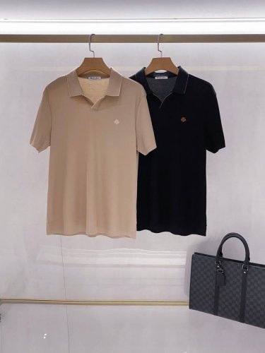 新品 Lp诺*翩雅高端男士翻领马球polo新款系列，两个颜色供选，高端品鉴限量系列，宝藏级臻品，独家发售！ 此款衣服，秉承了品牌精益求精的理念，通体轮廓融合高级