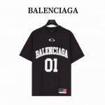 本地自取230（支持放店） balenciaga/巴黎世家 新款刺绣01号篮球短袖 前面刺绣釆用田岛绣花机刺绣加印花，左下角车章仔，后片印花。砖柜同步.第一时间