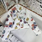 L家一系列款海报印花牛仔外套+长裤时髦低调气质又奢华高级！版型百搭不挑人，原版定制面料 做工品质看细节。白富美必入！强烈推荐 高品质 一色 尺码Sml 外套 长