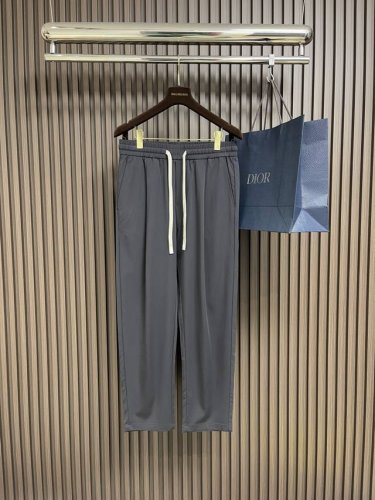 Bv 蓝灰色抽绳松紧腰直筒休闲裤，蓝灰色休闲裤，以简约设计勾勒时尚轮廓。经典蓝灰色调，百搭而不失深邃质感，轻松适配多元场合，无论是日常出行还是休闲小聚，皆能展现