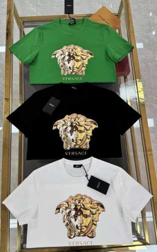 Versace 2025春夏新品Medusa大金头烫金工艺短袖T恤 定制180克100支双股丝光长绒棉面料 胸前Medusa头像烫金工艺制作 金光闪闪 独有的大