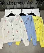 Louis Vuitton Lv 驴家彩色字母四叶草刺绣V领针织开衫 款号：25670104371 颜色：白色 蓝色 黄色 尺码：均码 80-125斤