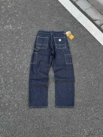 K011 Carhartt Wip卡哈伐木工日系工装风牛仔裤 定制原版Logo扣，Ykk拉链门襟，顺滑易拉！ 很多位置都有套结加固，车工扎实！ 整体剪裁采用了立