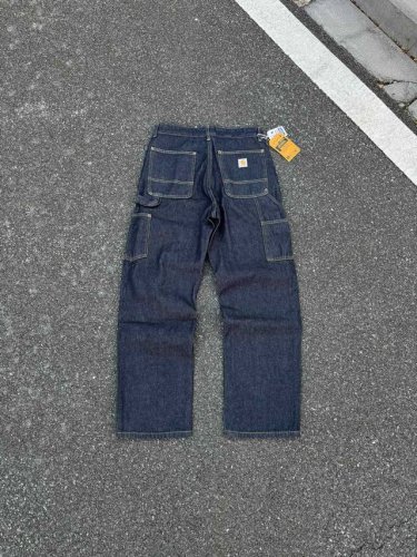 K011 Carhartt Wip卡哈伐木工日系工装风牛仔裤 定制原版Logo扣，Ykk拉链门襟，顺滑易拉！ 很多位置都有套结加固，车工扎实！ 整体剪裁采用了立