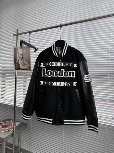 新款上新 Burberry 巴宝莉 植绒字母刺绣拼接棒球服夹克外套 今年格外火爆 棒球服外套，市场各级版本都有 细节你们一定要对比 最牛X的实力品控 生产研究棒