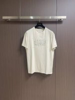 mm6 Maison Margiela 磨损数字印花短袖T恤 定制凝萃洗褪棉平纹锦 采用胶浆印花 胸前印花经过三次菲林网板修改使用胶浆液体涂料在织物上打印图案
