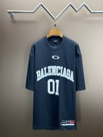 高端品质 巴黎世家Balenciaga 原版高克重双纱纯棉面料 重工艺印花、绣花，手感滑爽 L极度舒适体验 十足的高级感，都保持奢华高贵的特有的视觉质感. 颜色