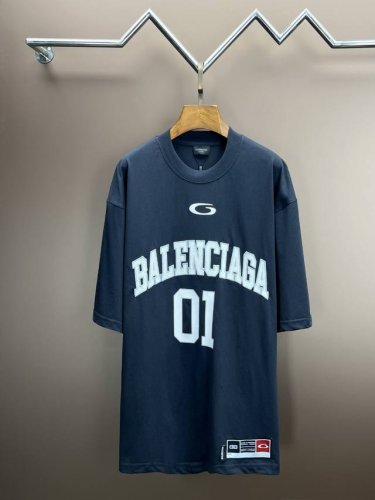 高端品质 巴黎世家Balenciaga 原版高克重双纱纯棉面料 重工艺印花、绣花，手感滑爽 L极度舒适体验 十足的高级感，都保持奢华高贵的特有的视觉质感. 颜色