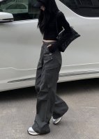 露露Lululemon新款深灰色美式甜酷高腰直筒工装裤女设计感显瘦休闲裤 小姐姐们，你们有没有一件衣服可以穿在不同场合，又不失时尚感呢？今天，我要给你们介绍一款