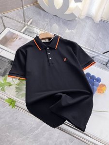 爱马仕新款网眼珠地棉布翻领短Tee 男士经典标识刺绣商务休闲短袖polo衫 客供面料进口100%密织珠地棉布制成 面料手感瓷实富有弹力 区别于普通珠地棉的软塌粗
