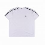 balenciaga 巴黎世家 Unity Sports Icon廓形短袖T恤 采用24支的特纺紧密棉纱线织造而成，织造工艺要求较高，需要使用先进的织机和高品质