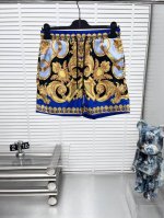 versace* 2025最新款 短裤沙滩裤 沙滩旅游必备 高订制原版五金 上身效果超正 腿部线条完全得到彰显 全客供进口速干面料 纹理 紧致细腻 全景高清Lo