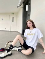 上新！Kenzo 新款字母花朵图案短袖T恤，夏季必入单品！真的超酷！ 高密针织圆领设计，平整简约！亲肤透爽！T恤面料的柔软性舒适性无可挑剔！男女均可驾驭，打破性