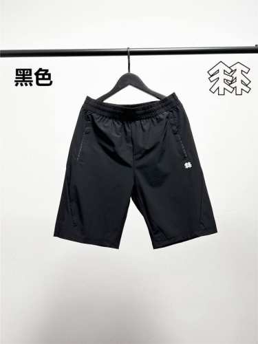 可隆Kolon Sport工装款速干短裤！屁股立体裁剪！腰头和口袋都做了套结加固处理，防止挣裂！口袋拉链设计，装东西不会掉，细节满满！面料采用速干科技面料！轻薄
