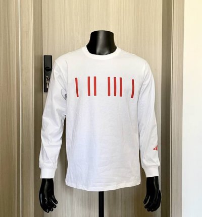 120 adidas阿迪达斯Vintage古着Logo撞色圆领长袖 jennie同款今年的长袖非Ad莫属啦！ 穿上秒变冷白皮 衬得人皮肤不要太好 重工印花Log