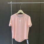 25夏季 Descente迪桑特 女士抗菌凉感透气网眼T恤短袖 采用亲肤高弹面料制成的短袖T恤 排汗强 弹性大 速干效果非常好 舒适 光滑 亲肤 后背弧形线条