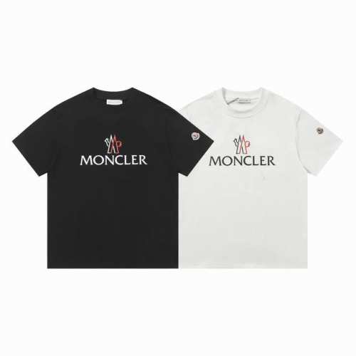 款号：M1003 Moncler 蒙口 官网同款印花图案 2025新款 红白交错字母印花 定制袖章 男女同款 短袖T恤 - 26G双纱纯棉顶级面料 手感柔软 百