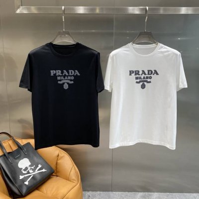 普家 prada T恤 百搭又时尚，胸前“prada Milano”的灰色字样，简洁大方，彰显品牌格调 M-3Xl 隔天