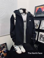 上新210 the North Face北面工装风连帽冲锋衣 春款必备 大爆款 男女同款 爆款上线 简直好看到爆了 版型绝佳超极好看 必入强烈种草款 小红流量爆