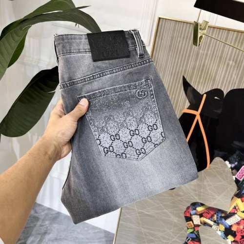 古奇 2025Ss蛇年春夏贺岁款牛仔裤。原单1:1制作，日常必备的完美之选，简单大气亦时尚有型，定制进口丹宁面料 ，重工洗水工艺，做工复杂工艺精湛。轻松迎合四季