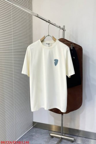 L148 Brbbr战马骑士米色短袖T恤 Bu渠道全新战马标识印花，,英式专属风格元素搭配裁剪工艺形成独特气质。全新精梳棉质面料，质感超强工整细致，手感顺滑细腻