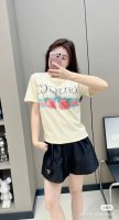 顶级复刻 古驰 Gucci比得兔系列草莓兔印花圆领短袖T恤 款号：885 原版面料官方同款短袖T恤 定制280 克同缸染面料手感非常舒服 春夏最新砖柜同步时尚又
