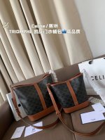 大号 小号 礼盒 高品质Celine 赛琳 Triomphe 凯旋门水桶包 单肩斜跨包 Lisa同款 大家都知道C家换了设计师 ，这次新款和旧款的最大不同之处在