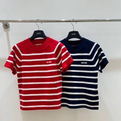 爆款上新 Miumiu条纹半高领短袖，简约百搭，穿上它，瞬间眼前一亮，时尚度满分！二色三码现货供应。