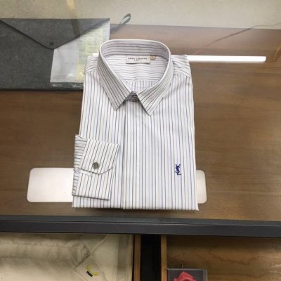 新品 Ys...L 2025商务休闲格纹长袖衬衫！ 版型：高端的时尚美学设计结合立体裁剪的版型，使穿着更具舒适性和观赏性。 面料：甄选的顶级瑞士Alumo阿鲁姆