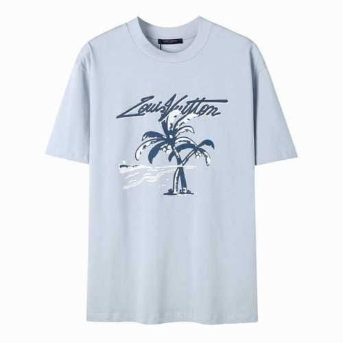 上新 Ds6631路易威登2025Ss.初夏度假风圆领T恤上架，本款T恤描绘了Lv.Palm Tree印花元素图案，将热带元素融入品牌标识，为日常造型注入活力，