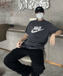 上新！Nike 耐克第一波基础圆领短袖T恤！人手数件！最佳情侣装备！ 清爽自然，经典再经典，日常穿搭，低调百搭又具有品牌特色的代表性单品！纯色系体恤无疑是刚需，