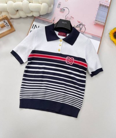 gucci2025Ss新款翻领条纹针织短袖，定制Yb丝毛纱线织造 柔软舒适 洋气显瘦 翻领针织短袖剪裁 常规版型穿出慵懒休闲姿态 肩膀以上白色拼接宝蓝领袖边胸口
