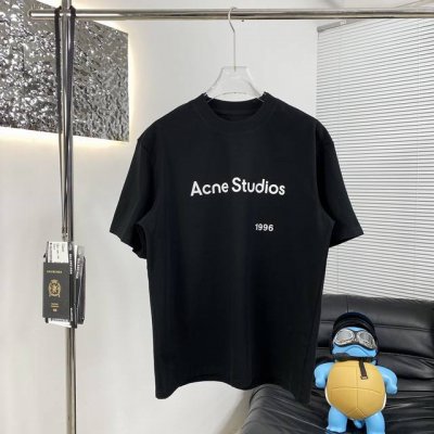 高品质Acne 25Ss新款短袖T恤 今年面料全新升级 采用高克重布料 洗完水260克 不缩水不变形 上身阔挺效果极佳 且舒适柔软质感十足 廊型版型穿着更为舒适