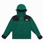 230 The North Face 北面Tnf 经典1990冲锋衣 墨绿色 高端版本 1、面料：采用戈尔公司2L双层Gore-Tex面料，面料表层做超高强度防