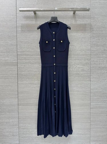 新色出 独家首发 高端原单品质 Maj* 25早春新品 超多博主种草 网纹肌理设计高级纯色大摆超长针织连衣裙 修身长款设计百搭减龄又时髦 定制冰丝纱线质感细腻舒