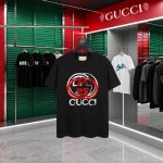 Gucci~古驰 2025新款高品质圆领短袖T恤 袖口车有进口绣花标 定制定染,手感非常舒服 超级百搭好看的一款短袖 三标齐全 非市场普通版本 随意对比 品质绝