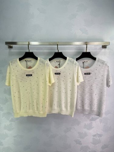 Miu*新款 面料透气 烫钻设计修饰点缀 上身高级氛围感 码数 T226B