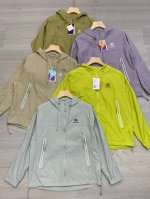 kailas 凯乐石科技款轻奢防晒服 颜色：荧光绿、蓝紫色 、卡其色、军绿、岩石灰， 户外防晒衣，畅享户外时尚与防护 卓越防晒：具备 Upf80+ 防晒指数，有