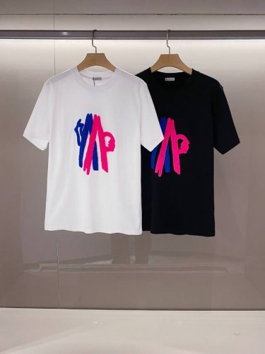 新品 贸易公司渠道货.超火爆人气单品！高级限量单品！2025春夏新款Mon*Ler 立体彩色植绒刺绣标识徽章标识短袖T恤.极符合M家美学基调的一款T恤，造型设计
