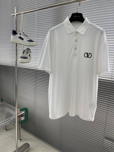 vltn 2025春夏系列翻领T恤 尺码：M-3Xl 微阔版型 P.S：385克重棉四角珠地面料，面料布纹清晰且挺括有型，稍微宽松版型设计松弛舒适，前幅标识Lo