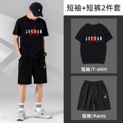 jordan乔丹新款短袖短裤运动套装！百搭不挑人！ 本款T恤采用纯棉面料！吸汗透气，贴身柔软！ 腰部松紧带抽绳，拉链口袋，运动時候可以放手机钥匙，非常方便！ 上