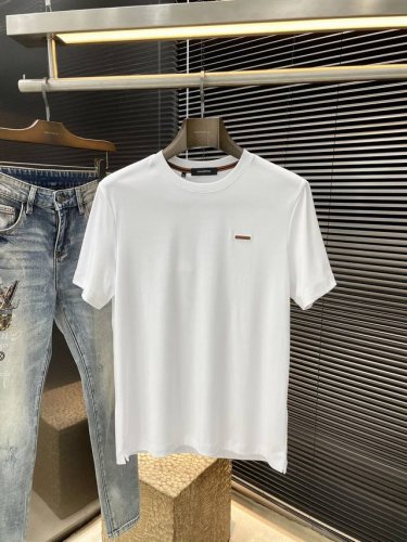z Zegna- 杰尼亚 系列 Vip高级定制 2025春夏季新款短袖 百搭款式 任何人都可以轻松驾驭 面料全订制工艺 高定一等品棉面料 面料手感柔软，上身舒适