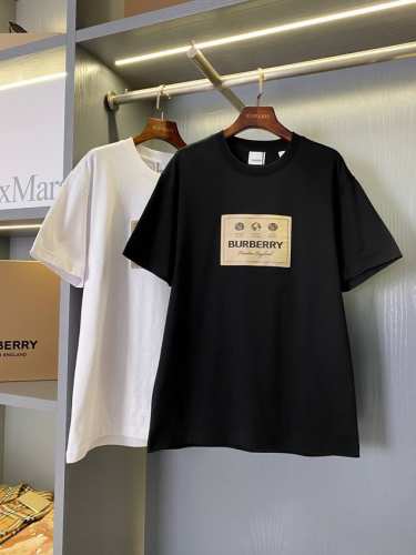 新标签宽松棉质 T 恤衫 Bur王牌尖货 镇店之宝 现货秒发 年春夏 风衣主标麦设计贴花 高端百搭大气款 情侣款棉质圆领短袖 bur王牌渠道 秒杀市面上一切版本