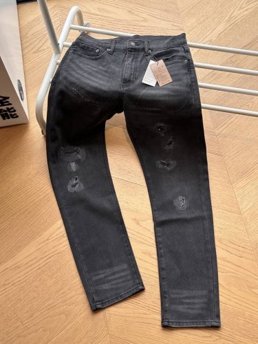Levi's李维斯25春季新款男士 黑破洞 502标准锥形牛仔裤 30-36 无35 早春新款水洗丹宁赤耳牛仔裤，贸易公司渠道稀出，每个男生必备一条的时尚牛仔裤