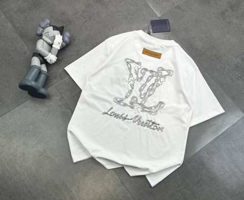 潮牌 Lv路易威登麻绳机理刺绣重工短袖！这款真的是绝了！高街与精致风情十足，成为高街出镜不二之选，面料质地厚实，质感和舒适感方面极具话语权，手感细腻 穿着舒适，