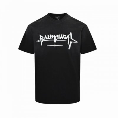 Balenciaga 巴黎世家 字母印花水洗短袖 定制高克重 针织棉面料精心制作，手感特别的扎实，质感拉满，松软细腻上身舒适，优越的吸湿排汗性能，不闷热！胸前草
